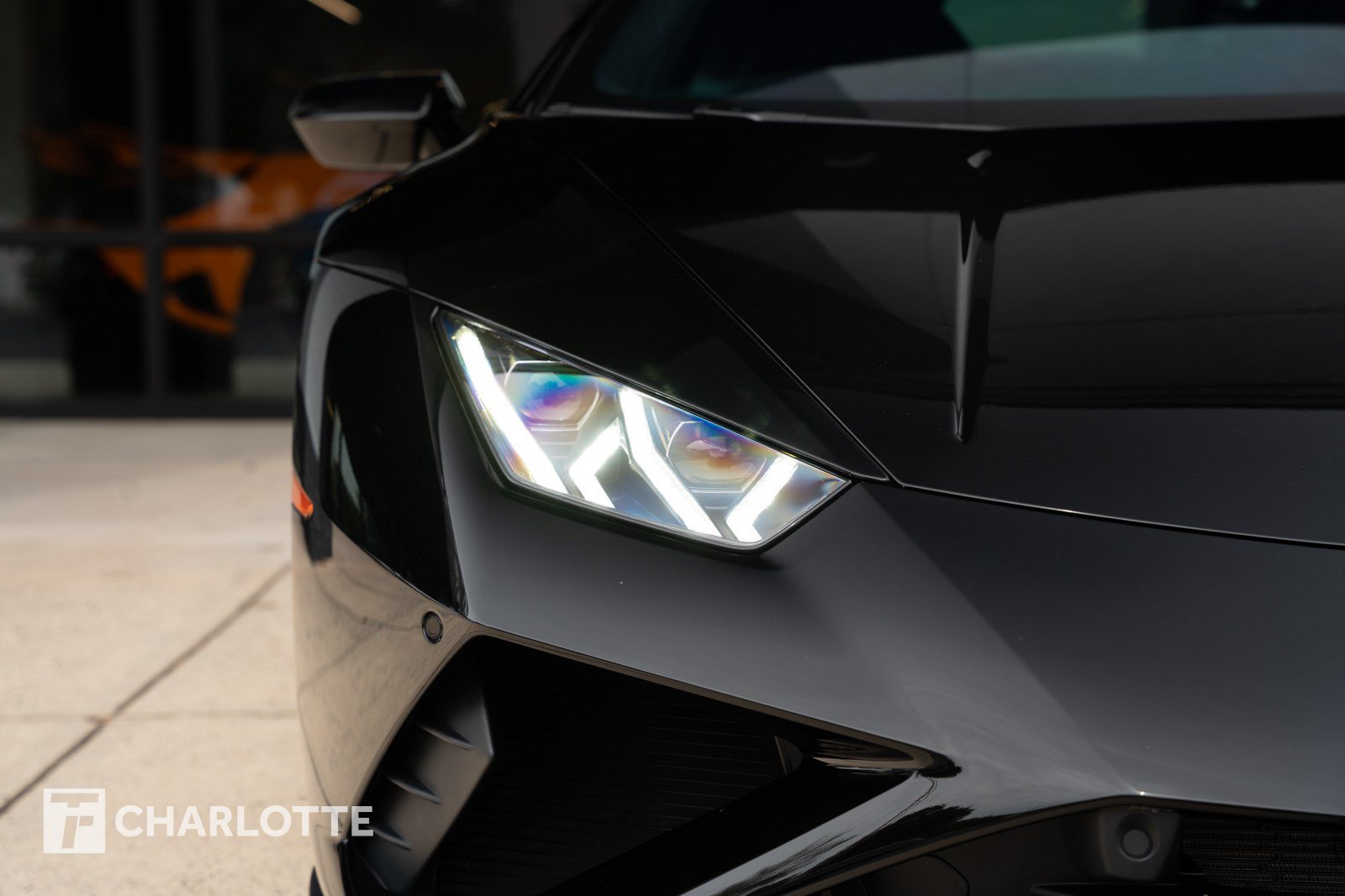 Used 2020 Lamborghini Huracan EVO RWD image 4