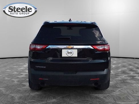 Used 2021 Chevrolet Traverse LS image 4