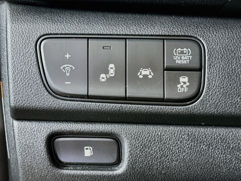 Used 2018 Kia Niro Touring FWD image 17