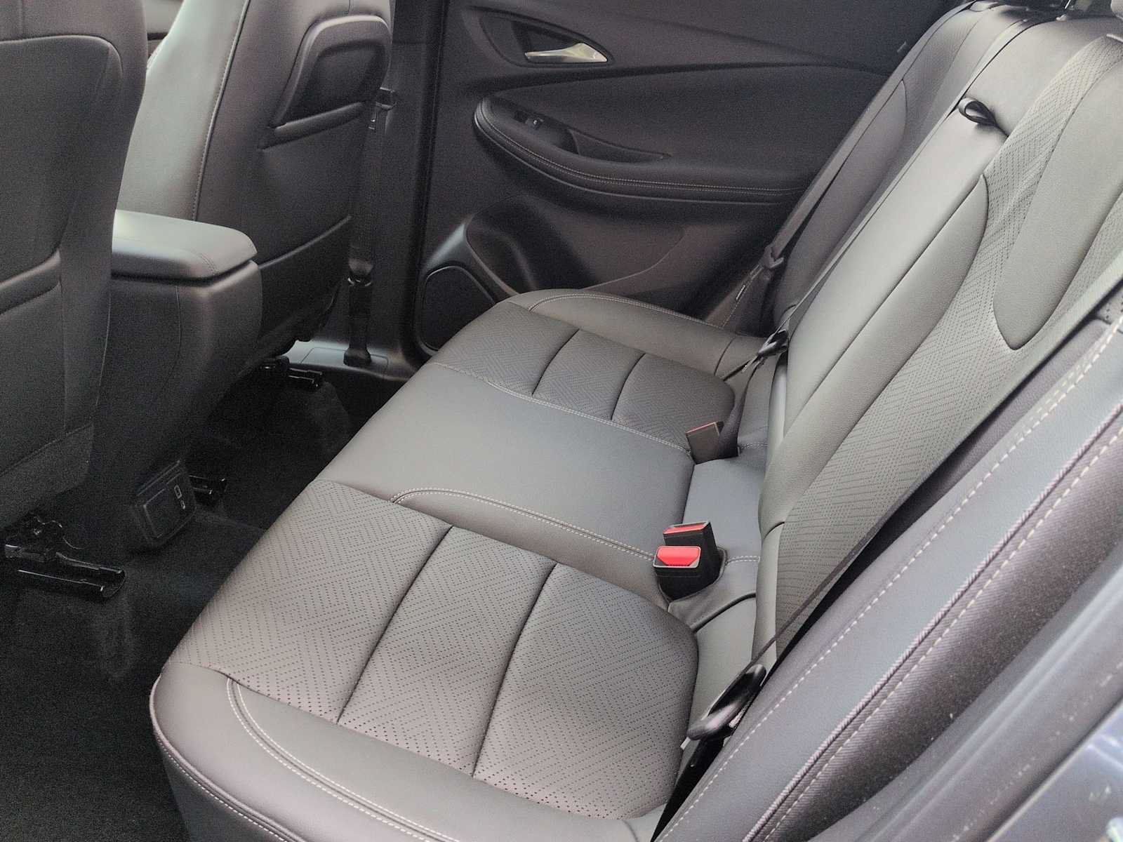 Used 2022 Buick Encore GX Essence w/ Experience Buick Package AWD/4WD image 21