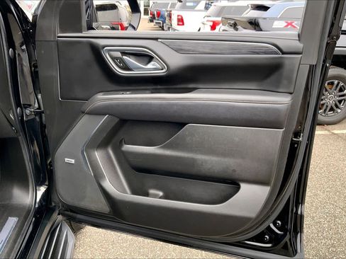 Used 2023 GMC Yukon SLT w/ SLT Premium Package image 22