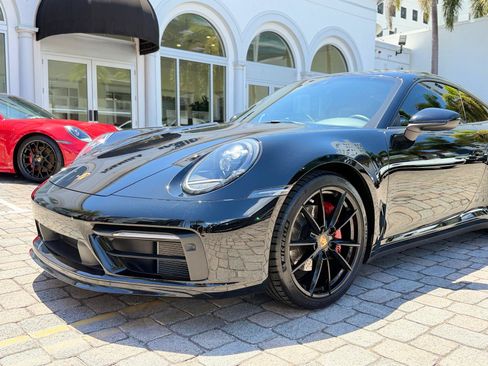 Used 2021 Porsche 911 Carrera 4 AWD/4WD image 2