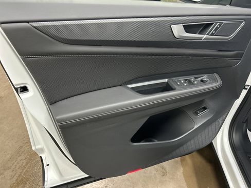 New 2025 Volkswagen Atlas Cross Sport SEL image 12