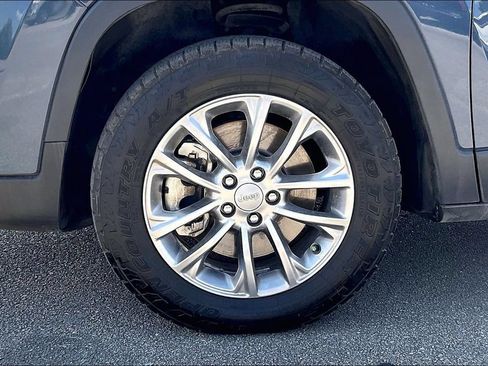 Used 2021 Jeep Cherokee Latitude Lux w/ Trailer Tow Group AWD/4WD image 8