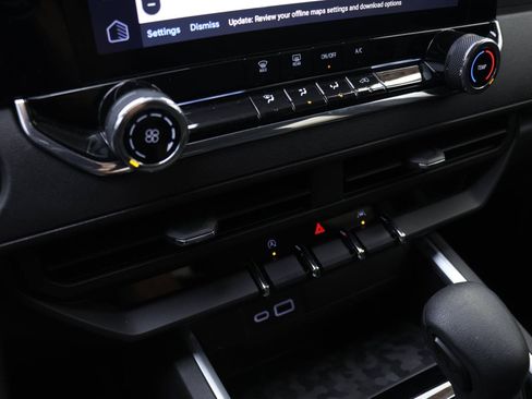 Used 2024 Chevrolet Colorado Trail Boss w/ Technology Package image 6