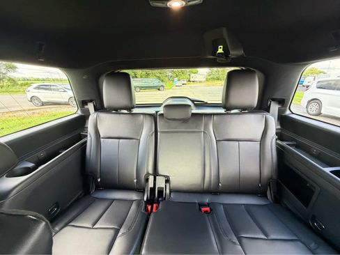 Used 2020 Ford Expedition XLT w/ Equipment Group 202A AWD/4WD image 27