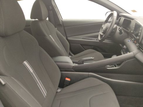 Used 2025 Hyundai Elantra Sport FWD image 21