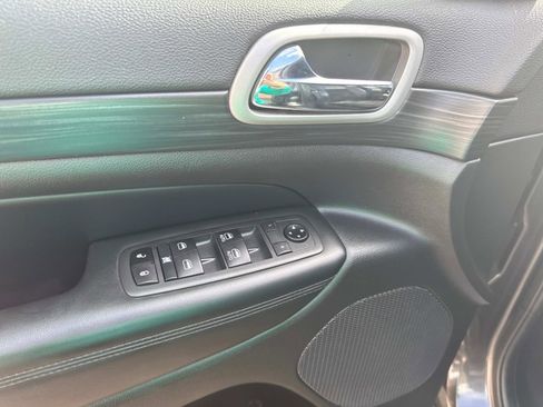 Used 2021 Jeep Grand Cherokee Laredo X image 19