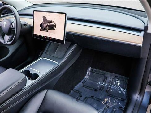 Used 2023 Tesla Model Y Long Range image 29