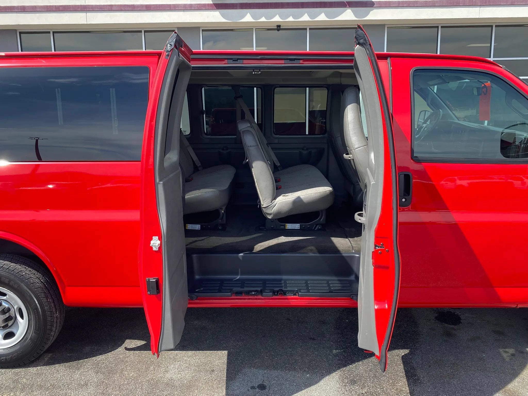 Used 2017 Chevrolet Express 3500 LT w/ LT Preferred Equipment Group RWD image 21