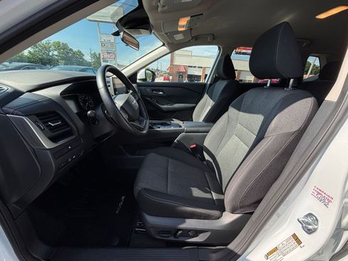 Used 2025 Nissan Rogue SV FWD image 29