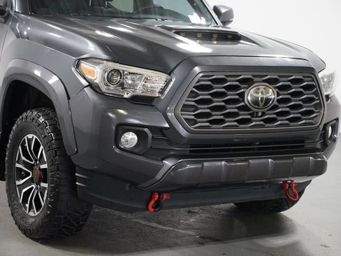 Used 2021 Toyota Tacoma TRD Sport w/ Technology Package RWD image 4