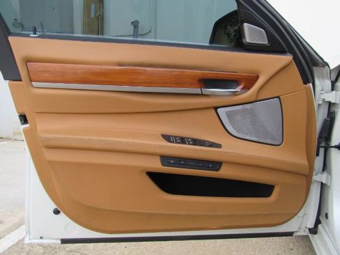 Used 2013 BMW ALPINA B7 xDrive w/ Driver Assistance Pkg image 12