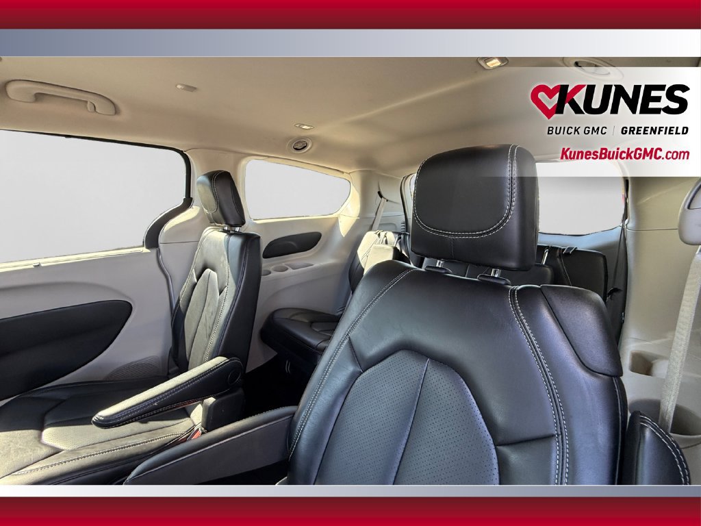 Used 2023 Chrysler Pacifica Touring-L FWD image 34