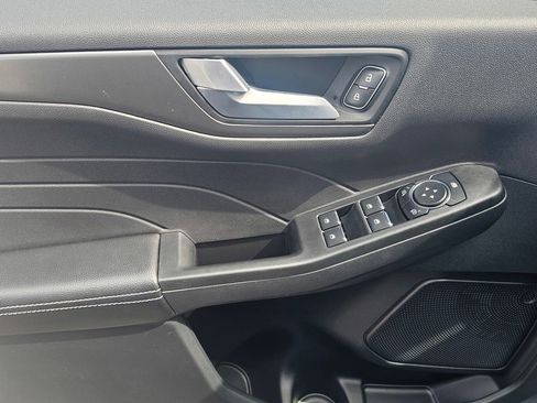 Used 2025 Ford Escape SE image 14