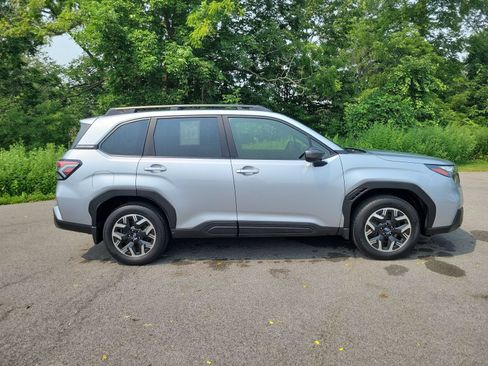 Certified 2025 Subaru Forester Premium AWD/4WD image 6