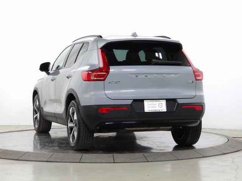 Certified 2025 Volvo XC40 B5 Plus image 7