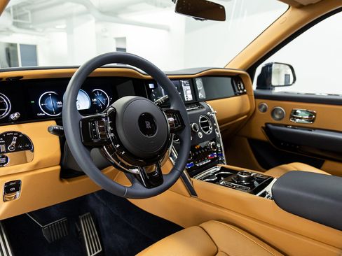 Certified 2025 Rolls-Royce Cullinan AWD/4WD image 37