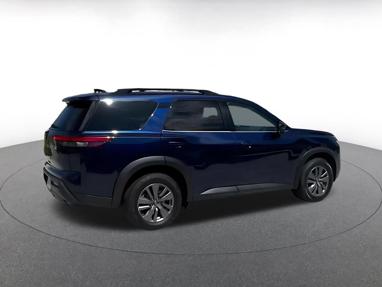 Used 2025 Nissan Pathfinder SV FWD image 14