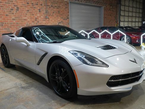Used 2016 Chevrolet Corvette Stingray Coupe RWD image 3