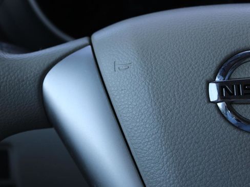 Used 2014 Nissan Quest S image 19