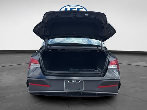 New 2026 Hyundai Elantra SE FWD image 17