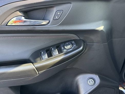 Used 2023 Chevrolet TrailBlazer RS w/ Sun and Liftgate Package FWD image 17