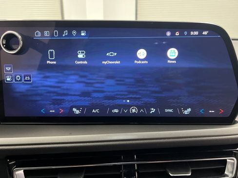 Used 2024 Chevrolet Traverse LT image 60