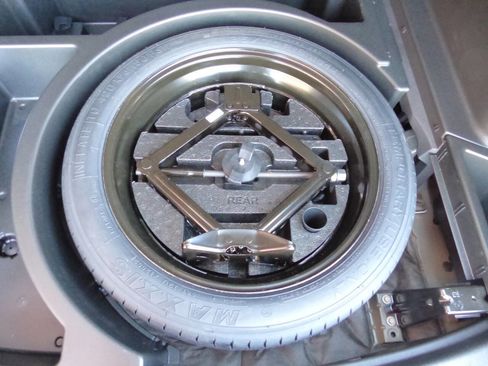 Used 2021 Chevrolet Blazer LT image 36