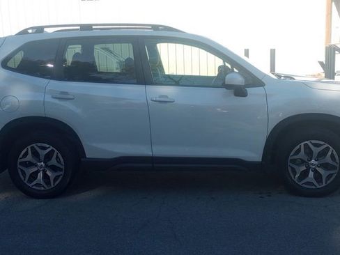 Used 2023 Subaru Forester Premium image 8