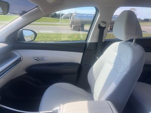 Used 2025 Hyundai Tucson SE image 16