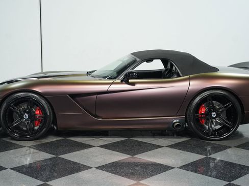 Used 2006 Dodge Viper SRT-10 image 2