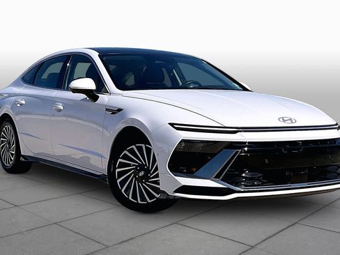 Used 2025 Hyundai Sonata Limited FWD image 3