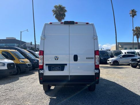 Used 2025 RAM ProMaster 2500 w/ Convenience Group FWD image 7