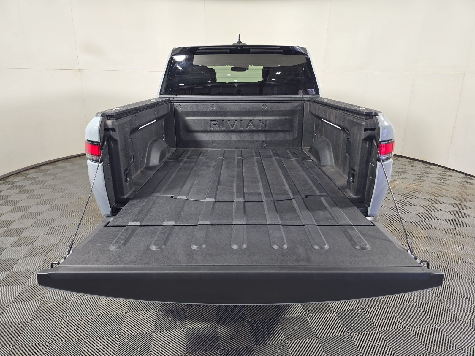 Used 2022 Rivian R1T Adventure AWD/4WD image 15