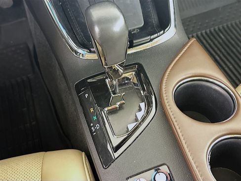 Used 2015 Toyota Avalon Limited image 25