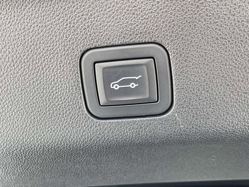 Used 2025 Cadillac Escalade ESV Sport Platinum image 11