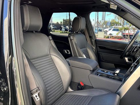 Used 2023 Land Rover Discovery S R-Dynamic image 7