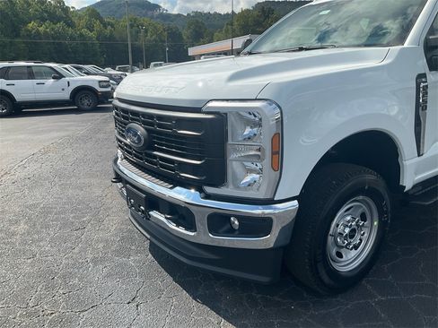 New 2026 Ford F250 XL w/ FX4 Off-Road Package image 10