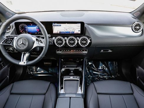 New 2025 Mercedes-Benz GLA 250 image 10