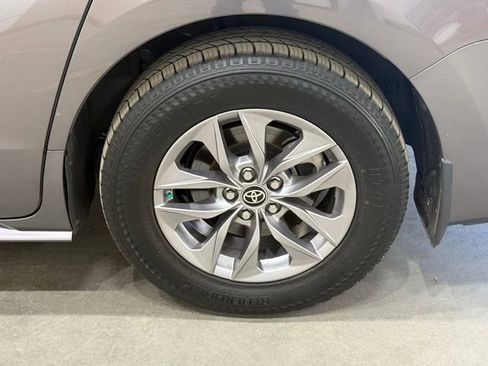 Used 2021 Toyota Sienna XLE image 45