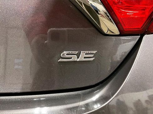 Used 2016 Toyota Camry SE image 8
