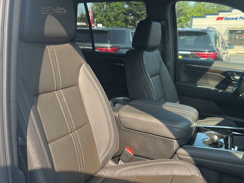 New 2026 Chevrolet Tahoe High Country AWD/4WD image 13