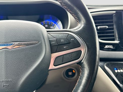 Used 2020 Chrysler Pacifica Touring-L Plus w/ Tire & Wheel Group image 38