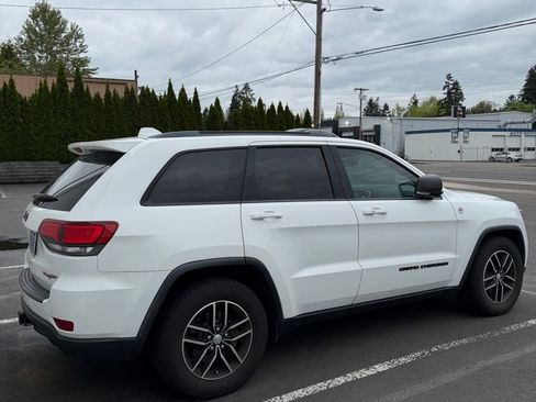 Used 2018 Jeep Grand Cherokee Trailhawk w/ Trailhawk Luxury Group AWD/4WD image 4