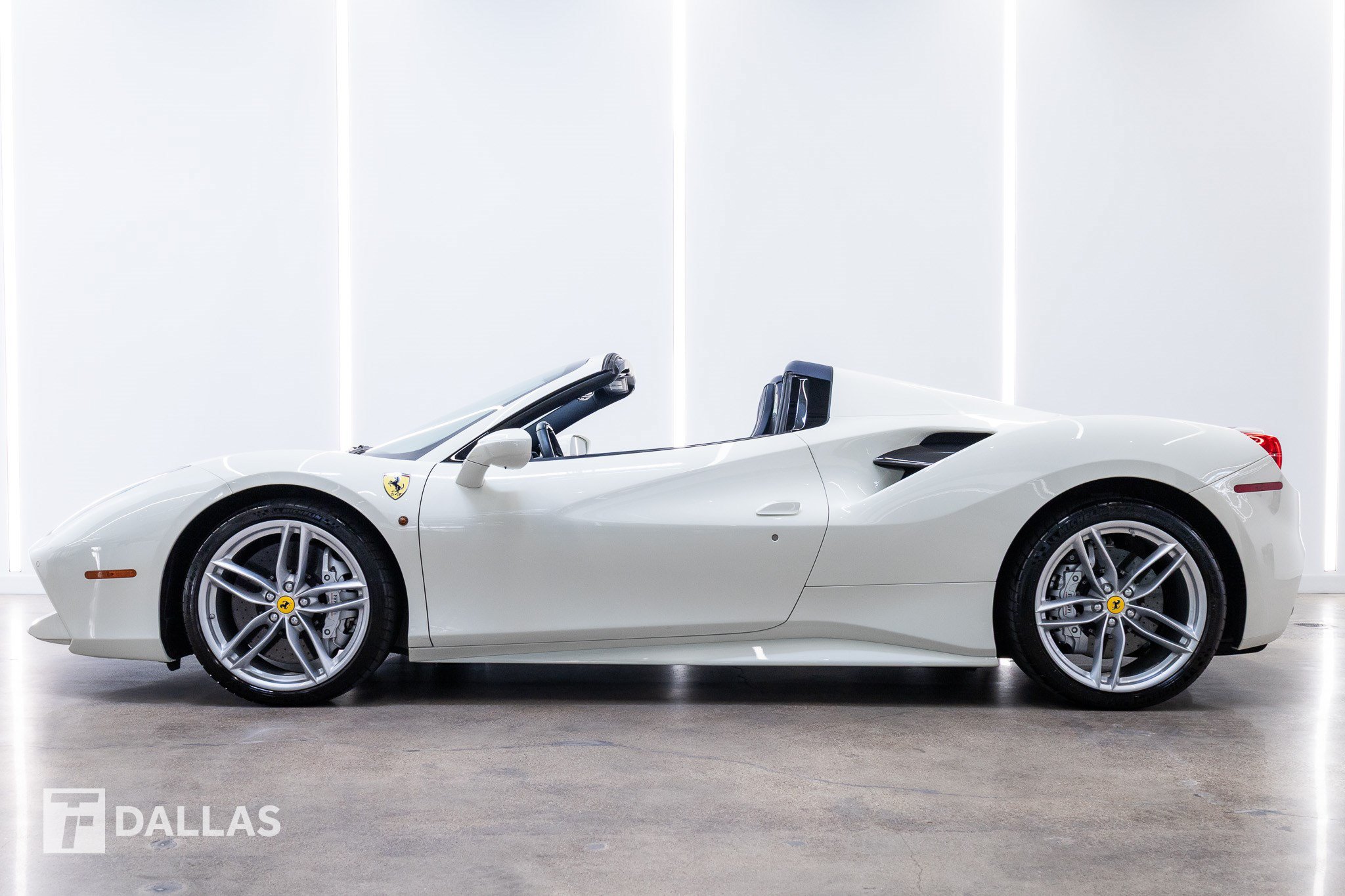 Used 2018 Ferrari 488 Spider RWD image 1