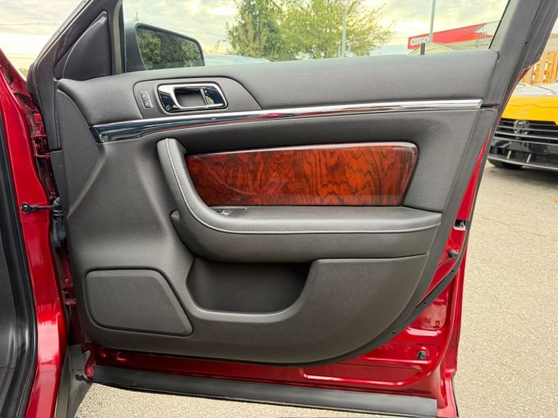 Used 2013 Lincoln MKS AWD image 30