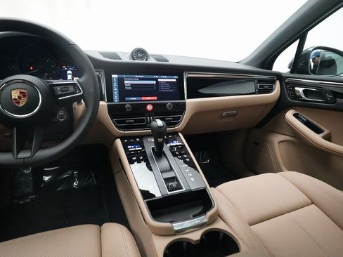 Used 2026 Porsche Macan AWD/4WD image 22