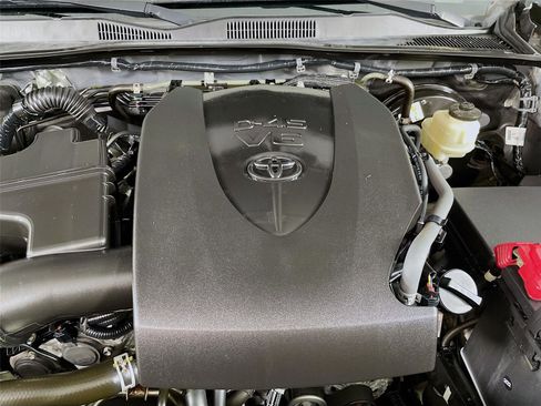 Used 2018 Toyota Tacoma SR5 image 30