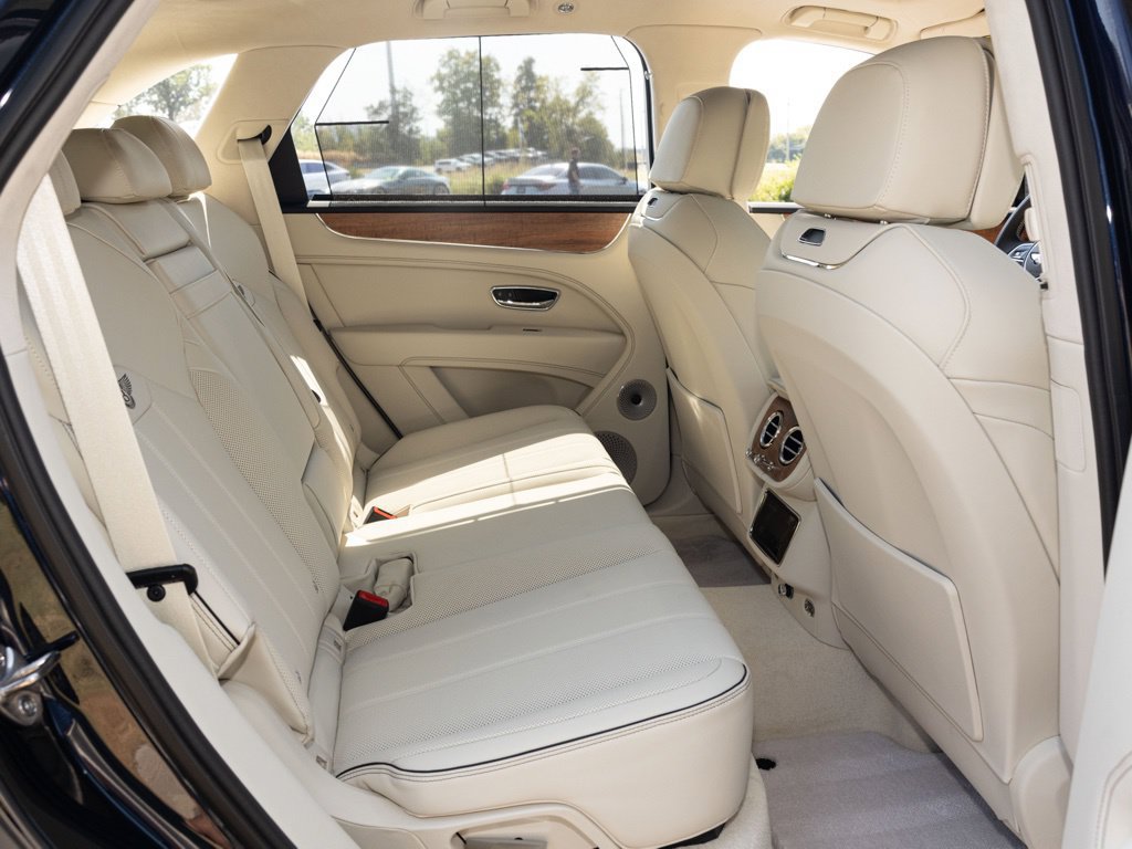 Used 2025 Bentley Bentayga AWD/4WD image 73